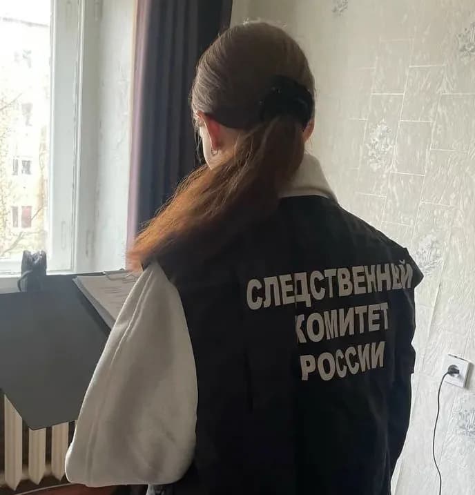 В столице Коми девочка выпала из окна четвёртого этажа