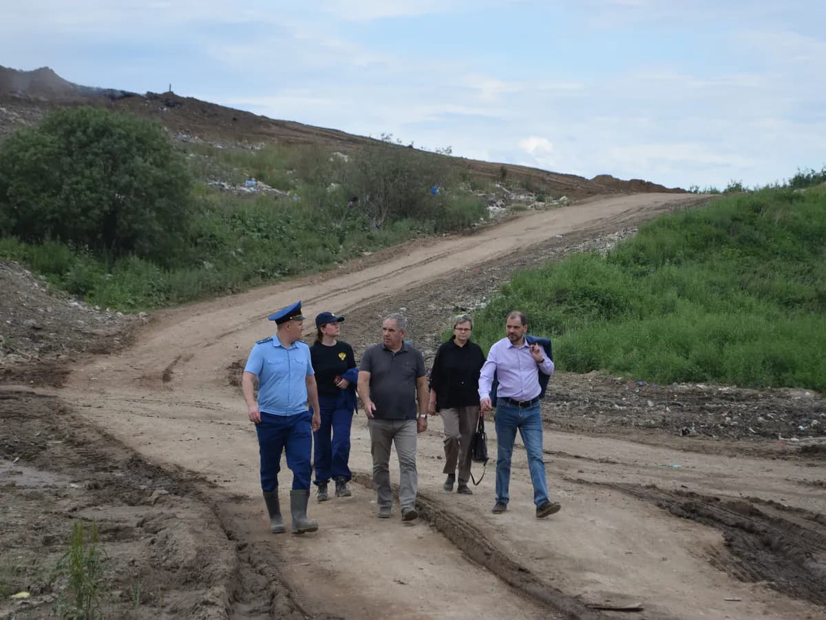 В Коми потушили открытое пламя на ухтинском мусорном полигоне