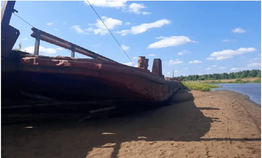В Коми прокуратура добилась вывоза разрушенного моста, отравлявшего реку