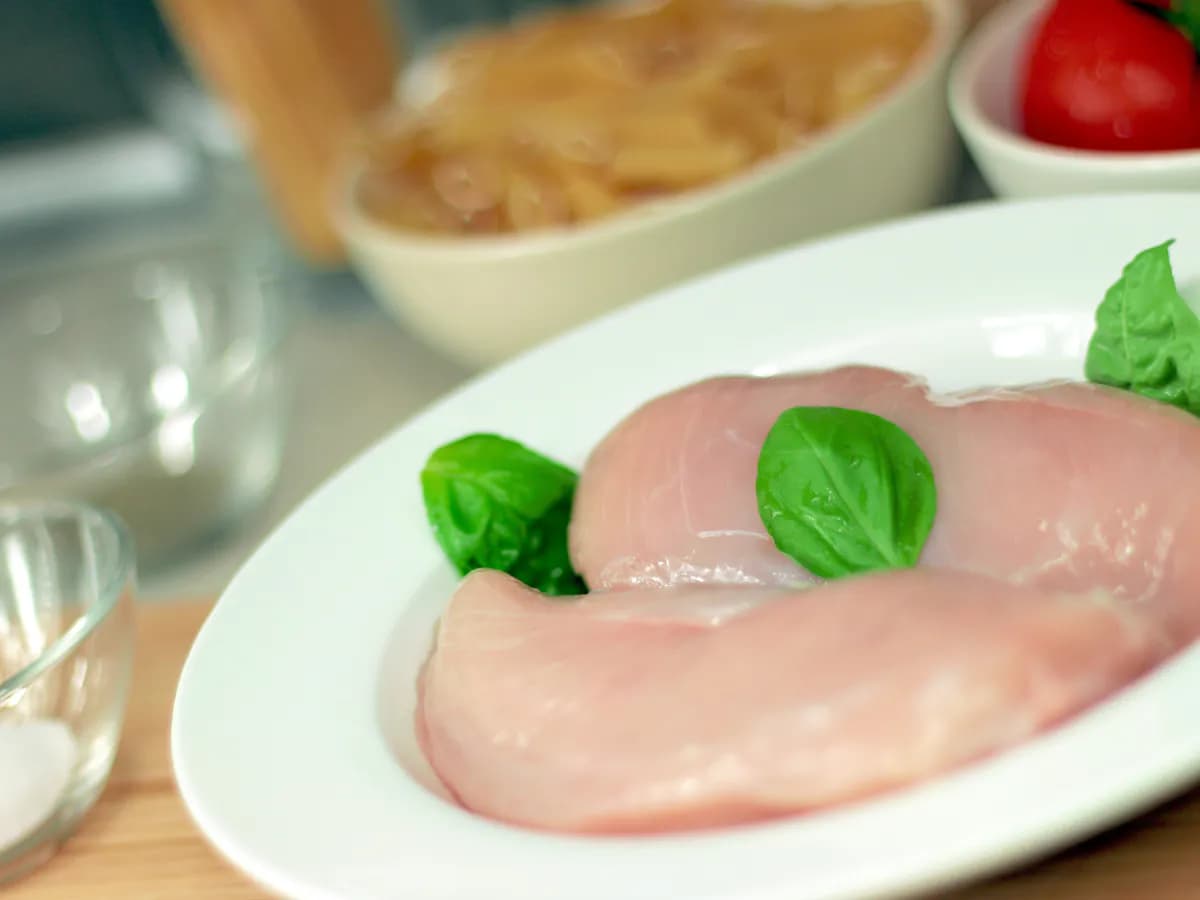 "Одна химия вместо мяса": в Роскачестве назвали бренд филе цыпленка которые не прошли проверку