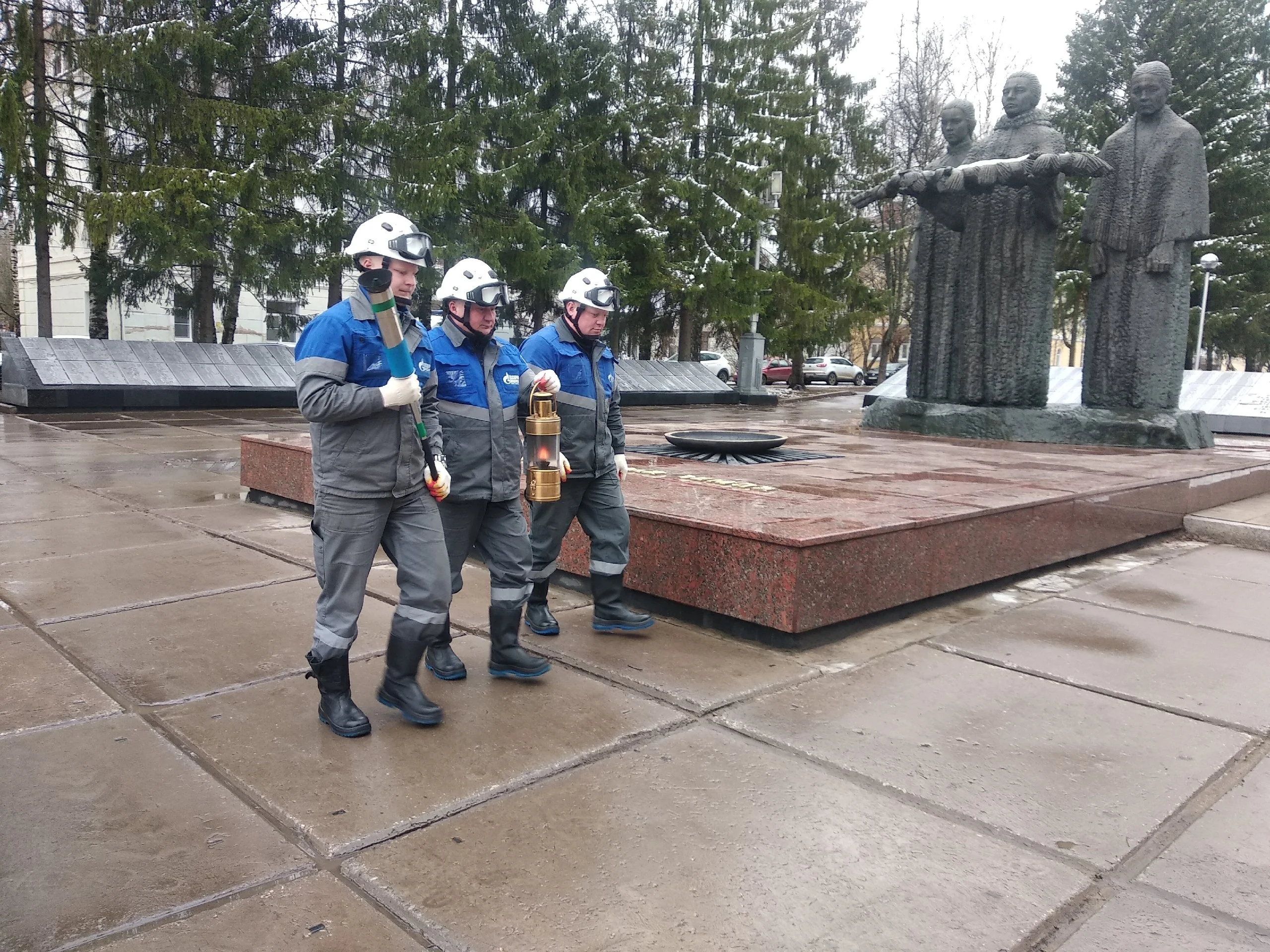 В Сыктывкаре после долгого отключения зажгли “Вечный огонь”