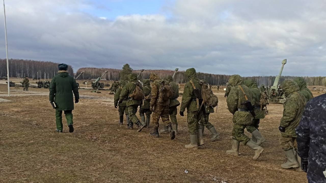 Главная картинка новости: В Коми одобрили новую меру поддержки для мобилизованных и контрактников