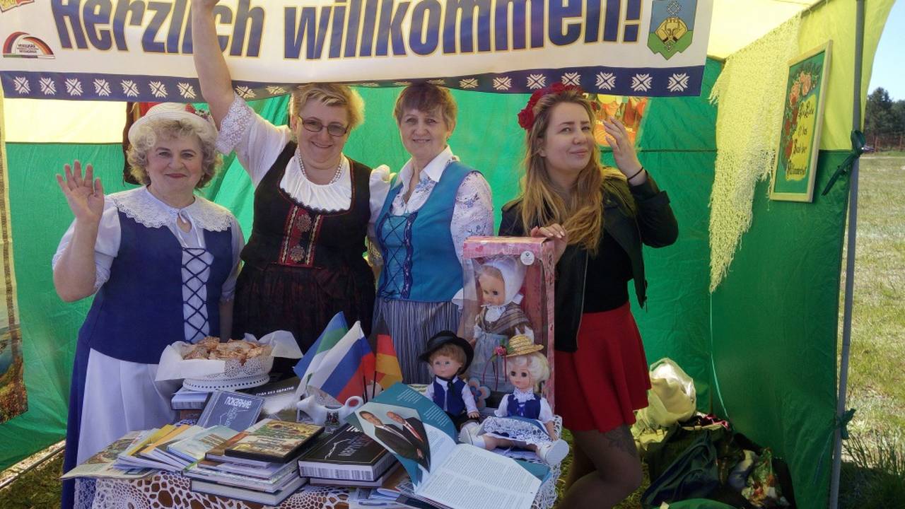 Главная картинка новости: Презентация альманаха "Немцы России" в Коми