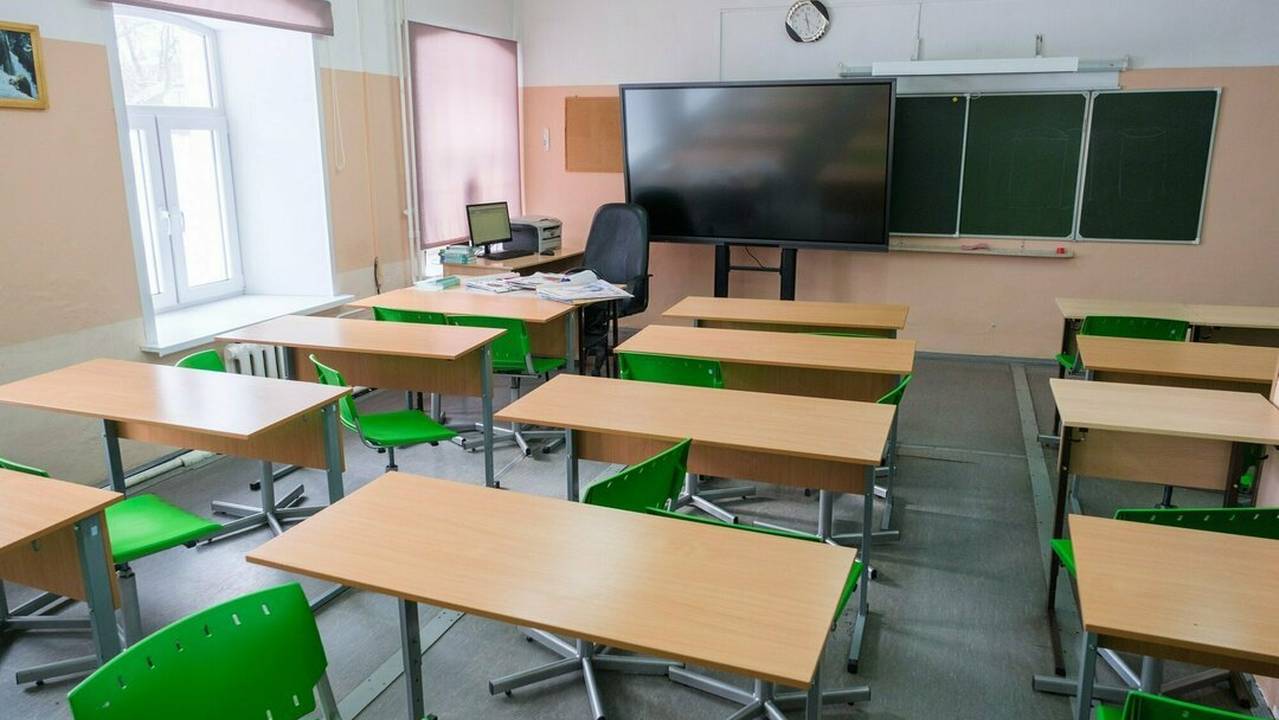 Главная картинка новости: В столице Коми по графику закроют девять школ для капитального ремонта