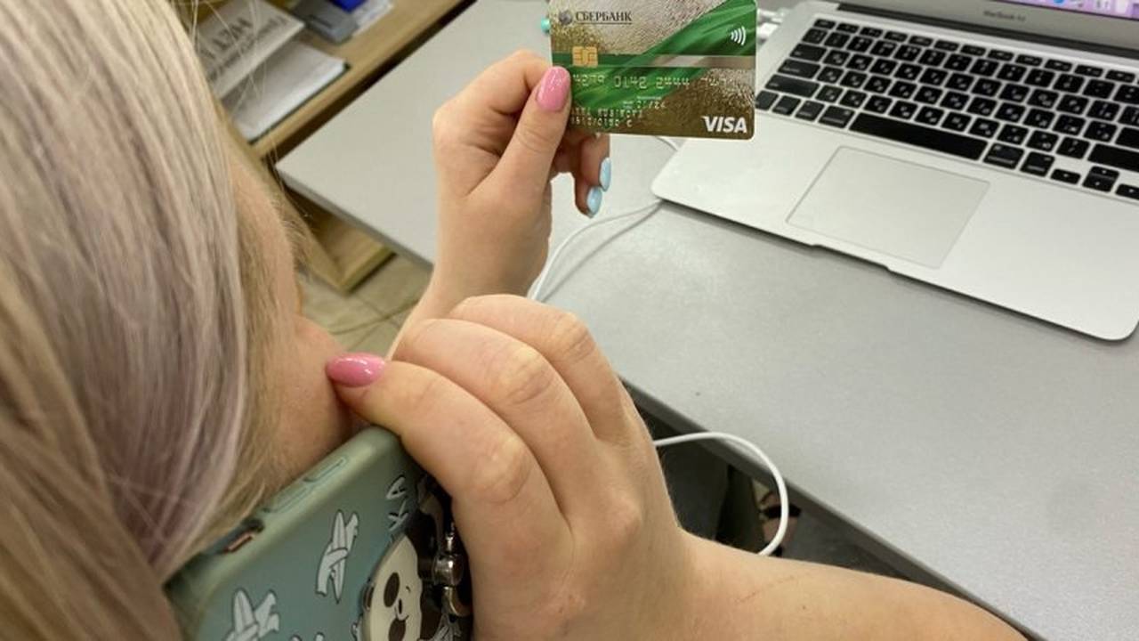 За выходные жители Коми отдали мошенникам почти 12 миллионов рублей