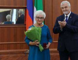 В администрации главы Коми педагогам вручили почетные грамоты и звания