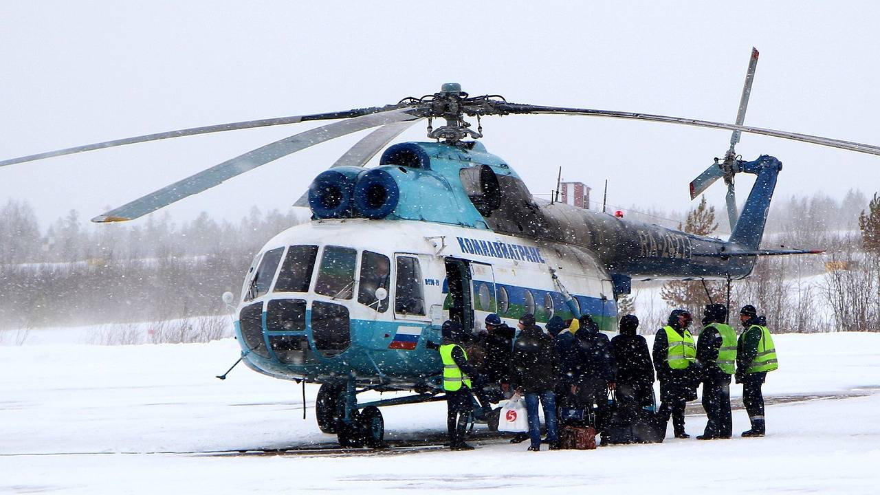 Главная картинка новости: В Коми непогода стала причиной задержки воздушного рейса