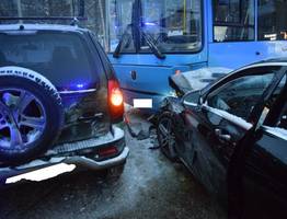 В Ухте произошло ДТП с участием двух автомобилей и автобуса