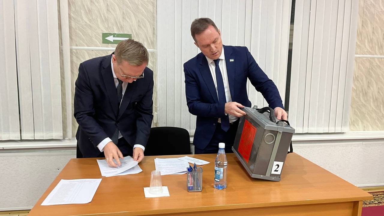 Главная картинка новости: Сегодня Николай Такаев снова стал главой муниципального округа "Усинск"