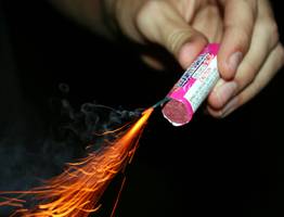 От взрыва петард в одном из домов Ухты выбило стекла