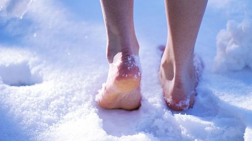 Главная картинка новости: В Коми 7-летний мальчик вышел босиком на улицу и обморозил обе ступни