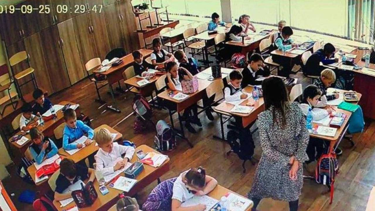 Главная картинка новости: В столице Коми сегодня были эвакуированы сразу две школы