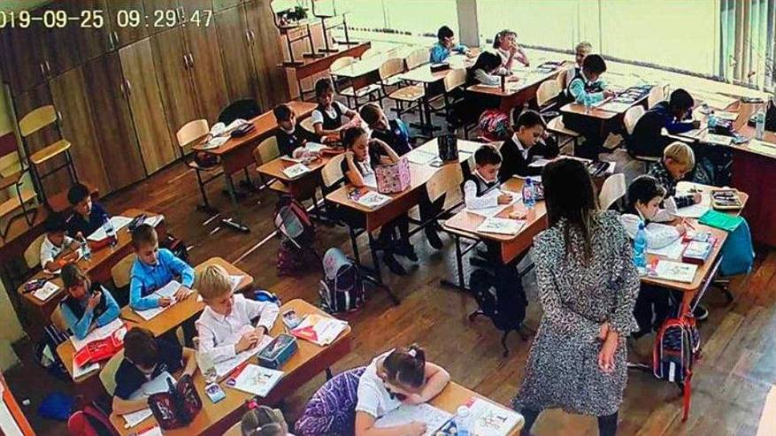 Главная картинка новости: В столице Коми сегодня были эвакуированы сразу две школы