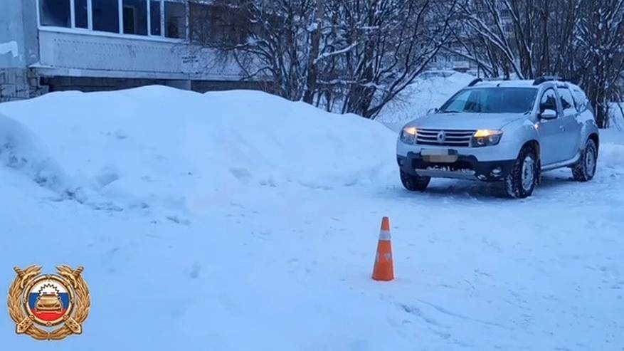 Главная картинка новости: В Сыктывкаре иномарка сбила 3-летнего ребенка