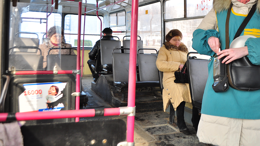 Главная картинка новости: В Сыктывкаре кондуктор не выпустил ребенка из автобуса и довел его до слез