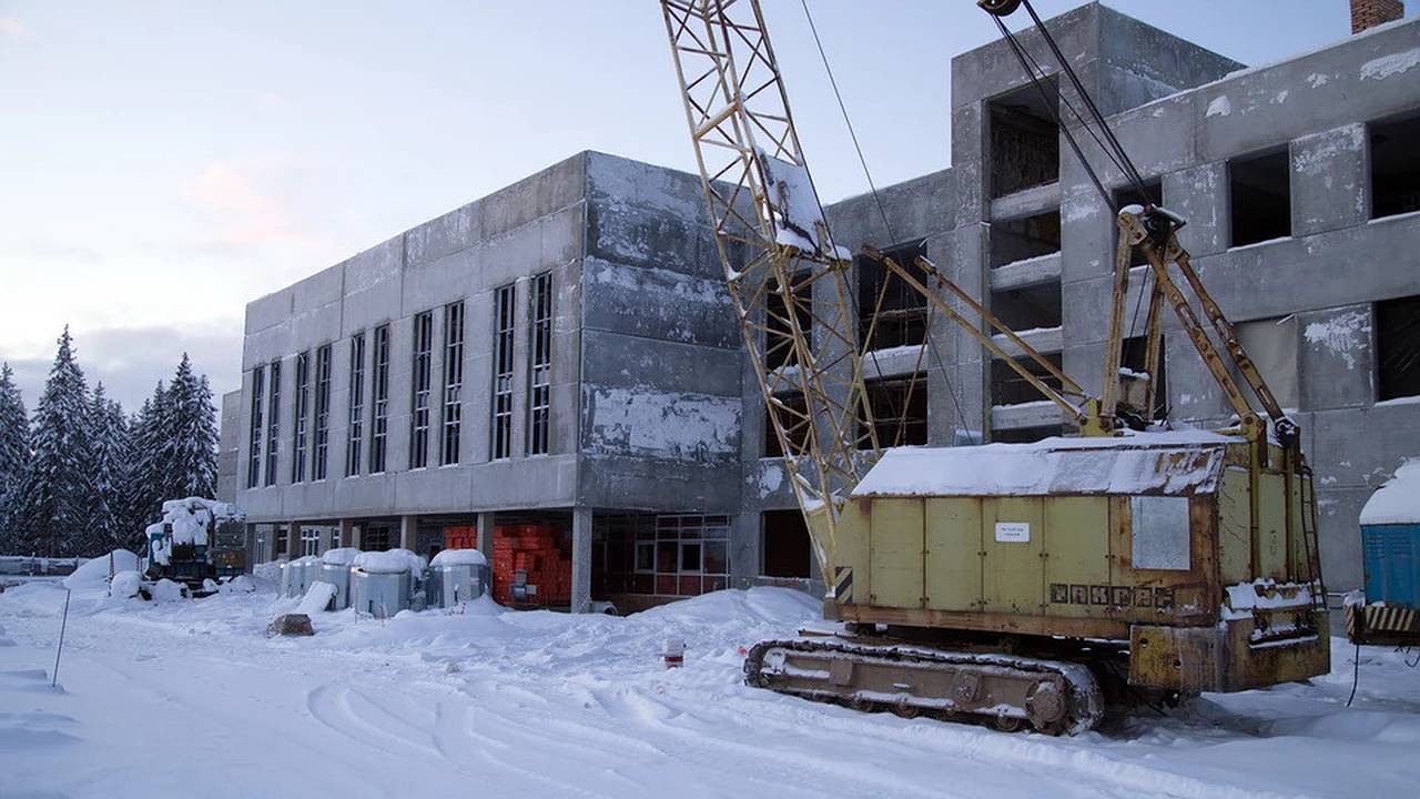 Главная картинка новости: В Коми продолжает строиться суперсовременная школа