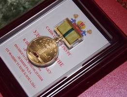 Глава Ухты Османов вручил почетные знаки блокадникам