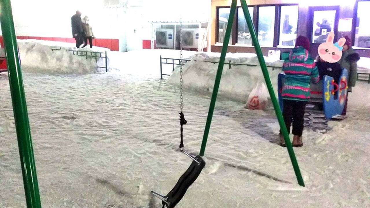 В поселке Коми установили опасную детскую площадку