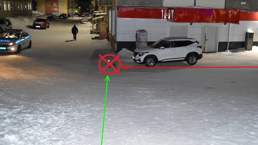 Главная картинка новости: В Коми дети скатились с горки под колеса машины