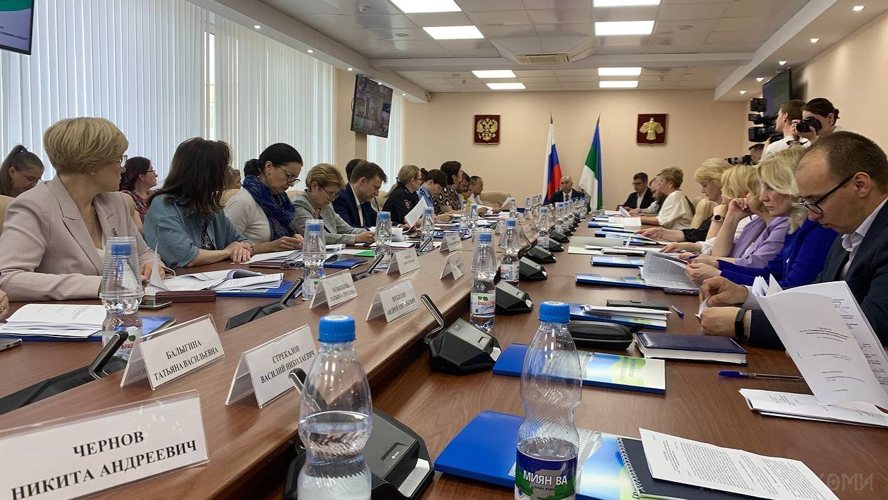 Главная картинка новости: В одном из городов Коми произошли изменения в политике