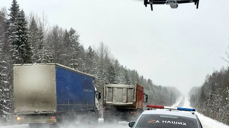 Главная картинка новости: На трассе в Коми нарушителей ПДД заметили с неба