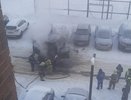 В одном из городов Коми во дворе многоэтажки загорелся автомобиль