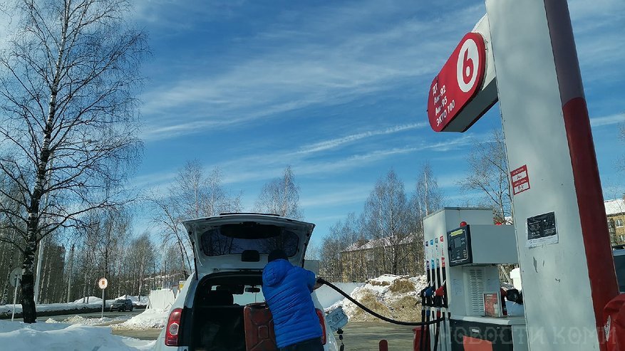 В Коми подешевело топливо