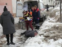 В Коми ледяная глыба чуть не убила ребенка