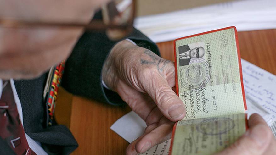 Главная картинка новости: Каждый пенсионер со званием «Ветеран труда» получит прибавку к пенсии