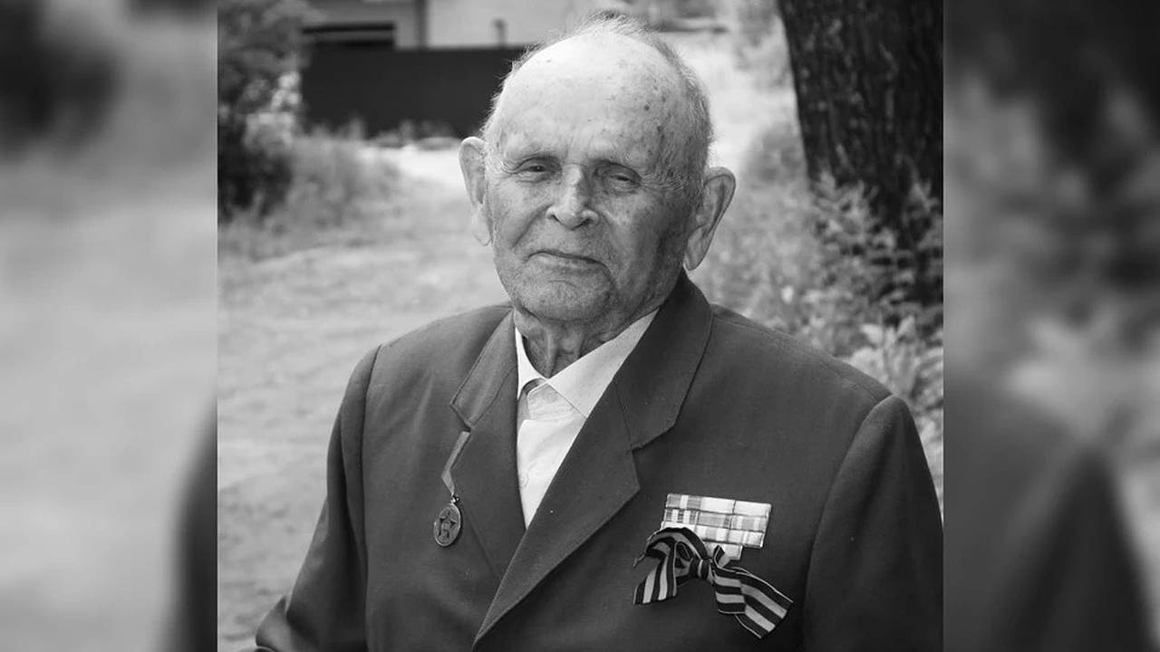 Главная картинка новости: В Коми на 105-м году жизни скончался ветеран ВОВ Федор Симпелев