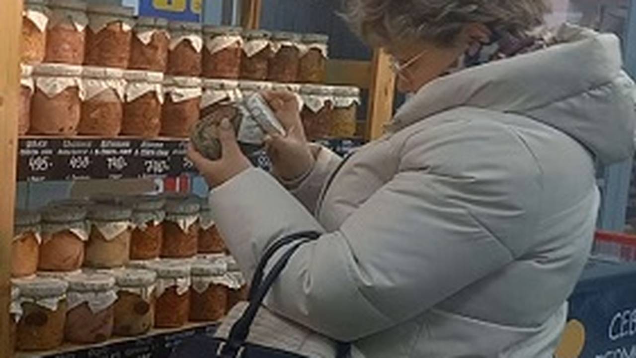 Главная картинка новости: Роспотребнадзор забрал «домашнюю тушенку» из торговой точки в Коми