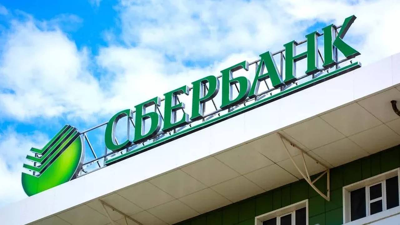 Главная картинка новости: Сбербанк предупреждает граждан с остатком средств на банковской карте