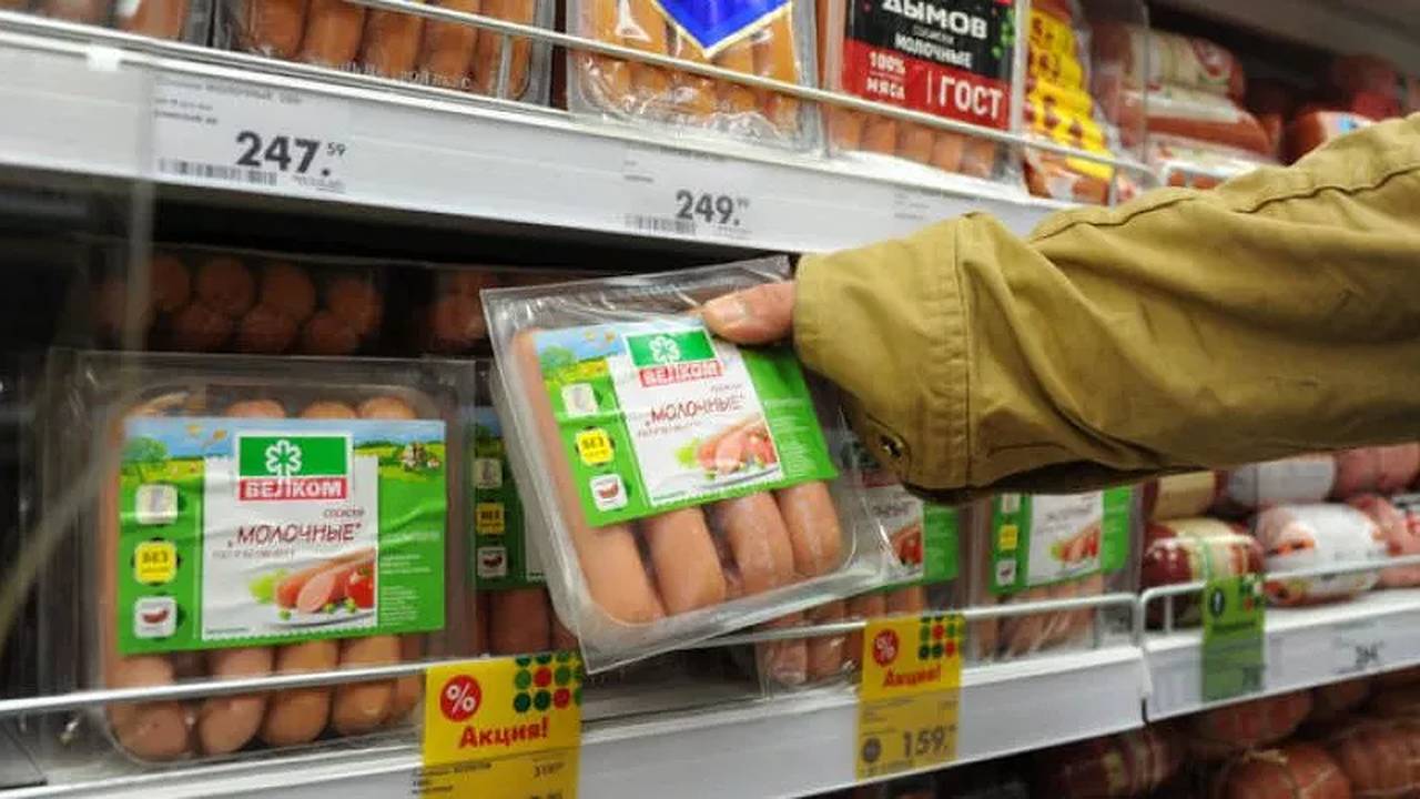 Главная картинка новости: В Роскачестве назвали сосиски и сардельки, которые можно покупать