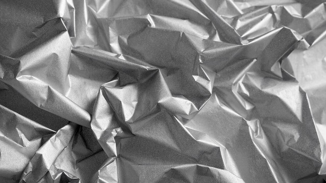 Главная картинка новости: Бросьте шарик фольги в унитаз: надоевшая проблема пропадет за 15 минут