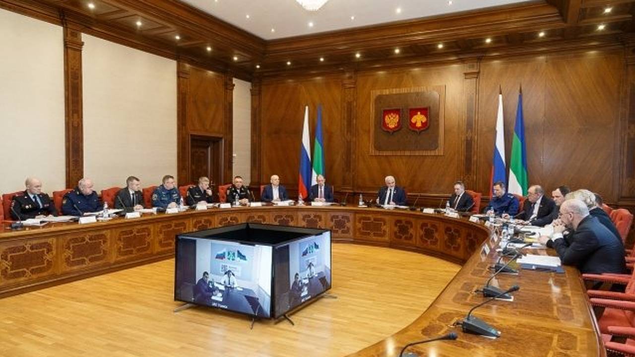 Главная картинка новости: Глава Коми созвал заседание Антитеррористической комиссии региона