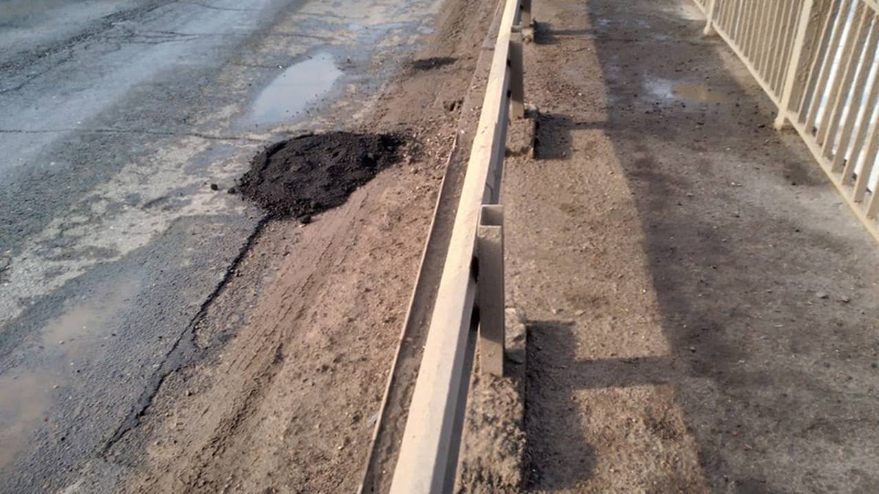 Жители Сыктывкара теряют колёса на опасном мосту