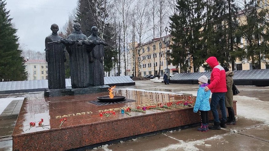 В Коми в память погибших в московском ТЦ организовали стихийный мемориал