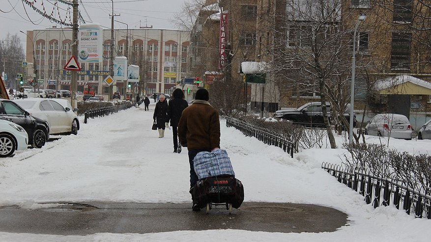 Россиянам рассказали об опасности отказа от шапки в весенний период