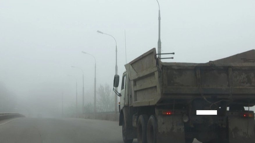 В Коми водитель выпрыгнул из кабины самосвала во время опрокидывания