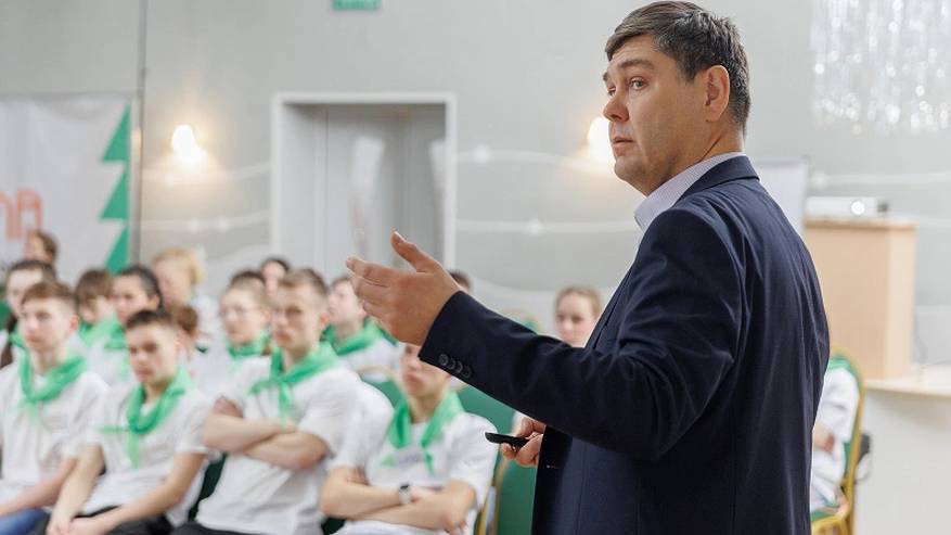 Главная картинка новости: Сыктывкарский ЛПК реализует профориентационный проект для школьников