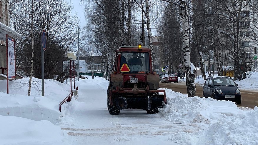 Главная картинка новости: В Воркуте продолжают устранять последствия циклона из Скандинавии