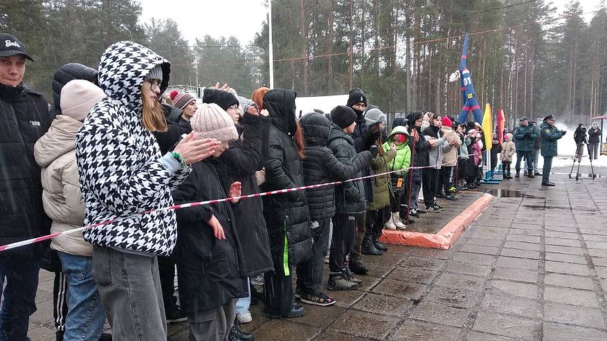 Главная картинка новости: Спасатели Коми устроили праздник детям Белгорода