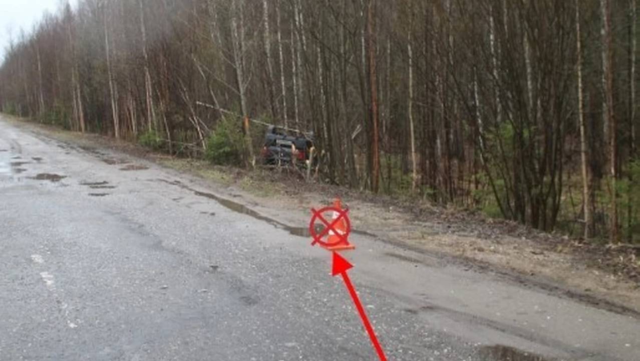 В Коми на трассе опрокинулся легковой автомобиль