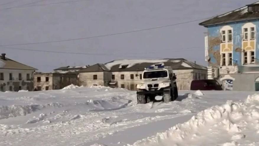 Главная картинка новости: Заметили на "Первом канале": медики Воркуты спасают пациентов на вездеходе