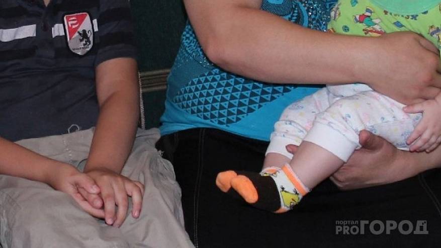 Главная картинка новости: В Вуктыле вручили первый сертификат на полмиллиона за рождение первенца