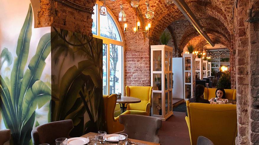 Главная картинка новости: Почти полтора миллиарда рублей потратили жители Коми за месяц в кафе и ресторанах