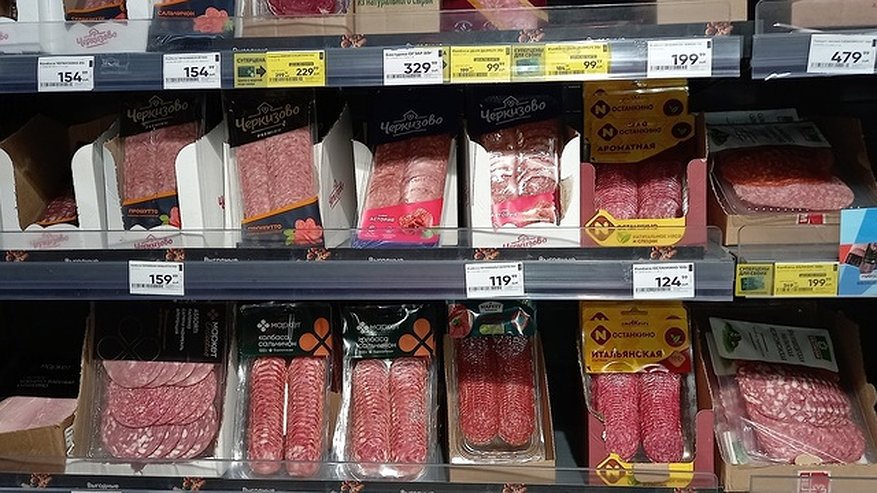 Не берите - внутри только красители и антибиотики: Роскачество назвало марки колбасы, которые лучше не покупать