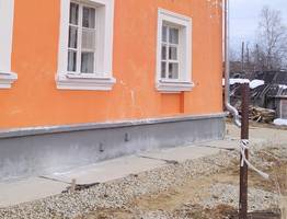 В Коми через год после капитального ремонта начала рассыпаться стена дома