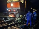 Поезд "Вокрута-Москва" столкнулся с автомобилем в Архангельской области