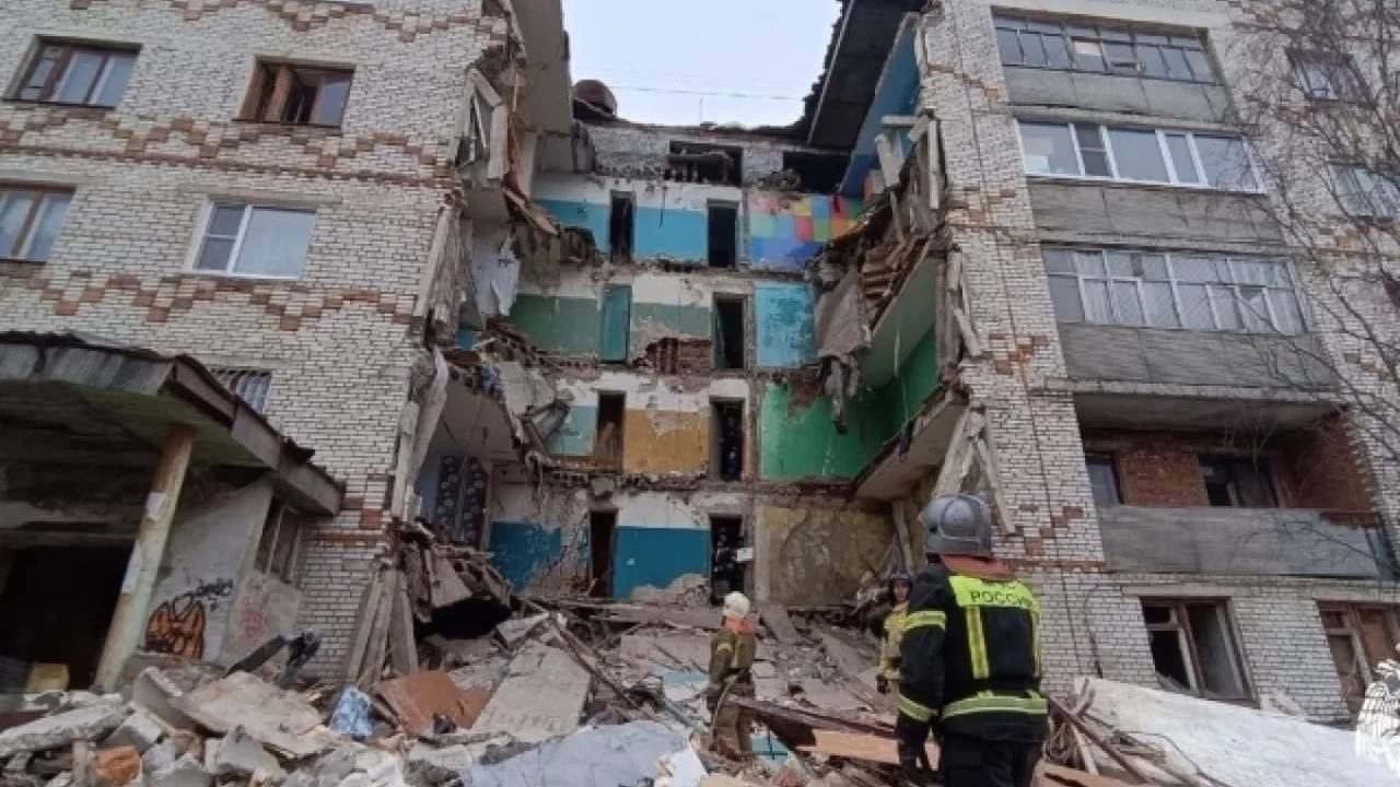 Главная картинка новости: Глава СК РФ ждёт доклад по рухнувшему общежитию в Республике Коми